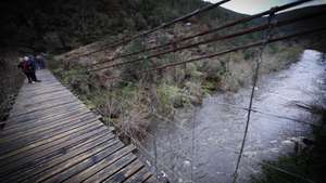 As populações de Veral, Boticas e Monteiros, Vila Pouca de Aguiar unem-se em defesa da ponte de arame que será afetada pelo enchimento dabarragem do Alto Tâmega, sem que esteja garantida a sua reposição.Estas populações e autarcas do distrito de Vila Real lutam há vários anos pela reposição da ponte pedonal sobre o rio Tâmega, que liga as aldeias de Veral (Boticas) e Monteiros (Vila Pouca de Aguiar) e que vai ser retirada devido à construção da barragem do Alto Tâmega, inserida no Sistema Eletroprodutor do Tâmega (SET), concessionado à espanhola Iberdrola., Vila Pouca de Aguiar, 8 de janeiro de 2023. PEDRO SARMENTO COSTA/LUSA