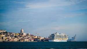 epa09662601 The cruise ship AIDAnova with more than 4,000 people on board is docked in the port of Lisbon, Portugal, 01 January 2022. The cruise ship was moored for two days since arriving at port on 29 December 2021, after 52 people tested positive for Covid-19.  EPA/MARIO CRUZ