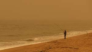 Nuvens de poeira vinda do Norte de África estão a atravessar os céus de Portugal continental e o resto da Península Ibérica até ao fim do dia de quinta-feira, Ilha de Faro, 16 de março de 2022. LUÍS FORRA/LUSA