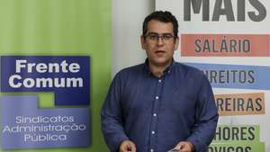 O coordenador da Frente Comum, Sebastião Santana, durante a conferência de imprensa para apresentar o desenvolvimento da luta dos trabalhadores da Administração Pública e que decorreu na sede da Federação Nacional dos Sindicatos dos Trabalhadores em Funções Públicas e Sociais, em Lisboa, 23 de fevereiro de 2023. A Frente Comum convocou uma greve nacional para o próximo dia 17 de março de 2023. ANTÓNIO COTRIM/LUSA