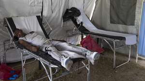epa10380568 A man with symptoms of cholera receives medical attention at a Provisional Care Center by Public Health personnel  in Santo Domingo, Dominican Republic, 28 December 2022. The health authorities of the Dominican Republic confirmed two new cases of cholera, bringing the total number of infections in the country to ten. In neighboring Haiti, cholera has killed 283 people, according to the latest published figures.  EPA/Orlando BarrÃ­a