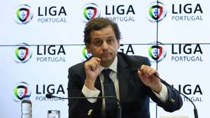 O presidente da Mesa da Assembleia Geral da Liga, Mário Costa no final da Assembleia geral ordinária da Liga Portuguesa de Futebol Profissional (LPFP), para leitura e aprovação das atas das reuniões da Assembleia Geral, apreciação, discussão e votação da proposta de relatório de contas relativo ao ano 2017/18, bem como o parecer do conselho fiscal, entre outros assuntos, na sede da Liga, no Porto, 04 de setembro de 2018. MANUEL FERNANDO ARAÚJO/LUSA