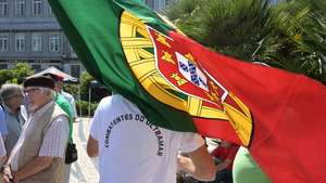 Concentração de antigos combatentes da guerra do ultramar, que decorreu junto ao monumento do Soldado Desconhecido na Praça Carlos Alberto, no Porto, 22 de julho de 2023. A associação dos mais jovens Combatentes da Guerra Colonial e o movimento pró Dignidade do Estatuto do Combatente anunciam a data em que 100 antigos combatentes vão dar início a uma greve de fome à porta do Palácio de Belém "até que o Presidente da Republica e Comandante Supremo das Forças Armadas, Marcelo Rebelo de Sousa, tome uma posição no cumprimento do estatuto do combatente".  FERNANDO VELUDO/LUSA
