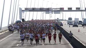 Athletes running on the Lisbon Half Marathon, on October 6, 2013. The Lisbon Half Marathon is 21 km long between Vasco da Gama bridge and Parque das Nacoes in Lisbon. PEDRO NUNES / LUSA