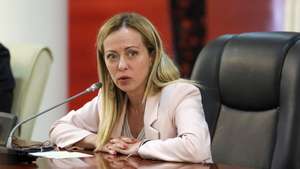 epa10916639 Italian Prime Minister Giorgia Meloni attends a meeting with Mozambique's President Filipe Nyusi (not pictured) at the Presidential Palace in Maputo, Mozambique, 13 October 2023.  EPA/LUISA NHANTUMBO