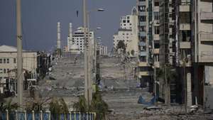 epa10940798 Debris in a deserted street following Israeli air strikes in Gaza City on 26 October 2023. More than 6,500 Palestinians and at least 1,300 Israelis have been killed, according to the Israel Defense Forces (IDF) and the Palestinian health authority, since Hamas militants launched an attack against Israel from the Gaza Strip on 07 October, and the Israeli operations in Gaza and the West Bank which followed it.  EPA/MOHAMMED SABER