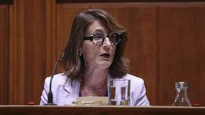 A ministra da Justiça, Catarina Sarmento e Castro, intervém na audição conjunta na Comissão de Orçamento e Finanças conjunta e na Comissão de Assuntos Constitucionais, Direitos, Liberdades e Garantias de apreciação na especialidade do Orçamento do Estado (OE) 2024, na Assembleia da República, em Lisboa, 06 de novembro de 2023. MIGUEL A. LOPES/LUSA