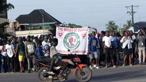 epa10986884 Supporters of opposition Unity party(UP), of president-elect, Joseph Nyumah Boakai, celebrate his victory, over incumbent president George Weah, ruling Coalition for Democratic Change(CDC), in Monrovia, Liberia, 20 November 2023. Liberian President George Weah has conceded defeat and congratulates president-elect, Joseph Nyumah Boakai. According to the National Election Commission (NEC), announcement of the final results, Boakai won with 50.64 percent of the vote, against 49.36 percent of the ruling Coalition for Democratic Change (CDC) party.  EPA/AHMED JALLANZO