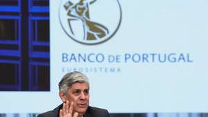 O governador do Banco de Portugal (BdP), Mário Centeno, participa na conferência de imprensa de apresentação do Relatório de Estabilidade Financeira de novembro de 2023, na sede da instituição bancária em Lisboa, 22 de novembro de 2023. TIAGO PETINGA/LUSA