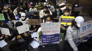 epa10467650 Supporters of former &#039;comfort women&#039; shout slogans at the weekly rally against the Japanese government, near the Japanese Embassy in Seoul, South Korea, 15 February 2023. Some 200,000 Asian women, mostly Koreans, forcibly served as sex slaves, euphemistically called &#039;comfort women,&#039; for the Japanese army during World War II.  EPA/JEON HEON-KYUN