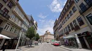 Rua Mouzinho da Silveira, no Porto, 31 de maio 2023. Os moradores de bairros no Porto que ficaram com as casas inundadas e em risco nas enxurradas de janeiro continuam a aguardar soluções de segurança e os lojistas desesperam pelos apoios governamentais para fazer face aos prejuízos. (ACOMPANHA TEXTO DE 06-06-2023) ESTELA SILVA/LUSA