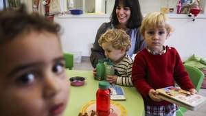 A educadora de infância do Centro Infantil Maria Monserrate (CIMM), Leonor Granate, que enveredou por um projeto-piloto da creche com semana dos quatro dias, Lisboa 30 de novembro de 2023. (ACOMPANHA TEXTO DE 03 DE DEZEMBRO DE 2023). TIAGO PETINGA/LUSA