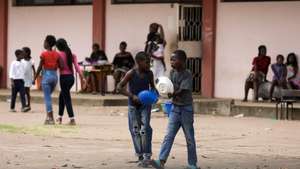Centro de acolhimento de desalojados das cheias em Moçambique na Escola Secundária Joaquim Chissano, no município de Boane, província de Maputo, Moçambique, 14 de fevereiro de 2023. (ACOMPANHA TEXTO DE 15-02-2023) LUISA NHANTUMBO/LUSA