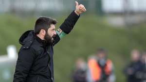 O treinador do Rio Ave, Luis Freire, durante o jogo da 14ª jornada da I Liga de Futebol com o Vizela realizado no Estádio do Rio Ave Futebol Clube, Vila do Conde, 16 de dezembro de 2023. MANUEL FERNANDO ARAÚJO/LUSA