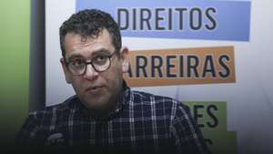 O coordenador da Frente Comum, Sebastião Santana, intervém durante uma conferência de imprensa da Federação Nacional dos Sindicatos dos Trabalhadores em Funções Públicas e Sociais (FNSTFPS) sobre o estudo de sustentabilidade da ADSE, com a presença de membros do Conselho Geral e Supervisão da ADSE, Lisboa, 24 de janeiro de 2024. CARLOS M. ALMEIDA/LUSA