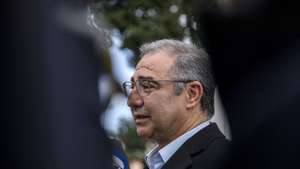 O presidente do Partido Social Democrata Açores (PSD) , José Manuel Bolieiro, fala aos jornalistas após exercer o seu direito de voto para as eleições regionais dos Açores na junta de freguesia de Fajã de Baixo, em Vila Franca, Açores. 04 de Fevereiro de 2024. Onze forças políticas, incluindo três coligações, disputam hoje os 57 lugares do parlamento açoriano nas legislativas regionais, que decorrem cerca de oito meses antes do previsto. EDUARDO COSTA/LUSA