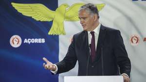 O presidente do PS/Açores, Vasco Cordeiro, reage após resultados das eleições legislativas regionais, Ponta Delgada, Açores, 04 de fevereiro de 2024. O PS/Açores perdeu hoje pela primeira vez, desde 1996, as eleições legislativas regionais, ao eleger 23 deputados, quando a coligação PSD/CDS-PP/PPM elegeu 26 parlamentares da Assembleia Legislativa. ANDRÉ KOSTERS/LUSA
