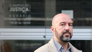 O porta-voz do Grupo 1143, Mário Machado, à chegada ao Juízo Local Criminal, Juiz 1, no Campus de Justiça, para o início do julgamento onde é acusado pelos crimes de discriminação e incitamento ao ódio e à violência que teve como principal alvo Renata Cambra, do Movimento Alternativa Socialista (MAS), em Lisboa, 06 de fevereiro de 2024. MANUEL DE ALMEIDA/LUSA