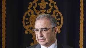 O presidente indigitado do Governo Regional dos Açores, José Manuel Bolieiro, fala aos jornalistas no final de uma reunião com o representante da República nos Açores, Pedro Catarino (ausente da fotografia), para a apresentação da composição do XIV executivo açoriano, no Solar da Madre de Deus, em Angra do Heroísmo, ilha Terceira, Açores, 01 de março de 2024. ANTÓNIO ARAÚJO/LUSA