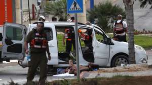 epa10905759 Israeli medics and security personnel inspect the bodies of Israeli killed in the city of Sderot, 07 October 2023, after rocket barrages were launched from the Gaza Strip early Saturday in a surprise attack claimed by the Islamist movement Hamas. Israeli State reports that at least 22 Israelis were killed in seven active combat centers in the South, and that over 3,000 rockets where launched by Hamas.  EPA/ATEF SAFADI ATTENTION EDITORS: GRAPHIC CONTENT
