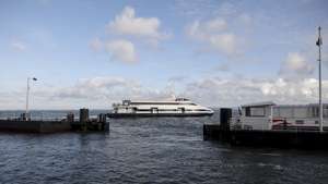 Catamarã da Soflusa Jorge de Sena, a sair do Terminal Fluvial Sul e Sueste, originalmente denominada Estação do Sul e Sueste, Lisboa, 14 de março de 2024. CARLOS M. ALMEIDA/LUSA