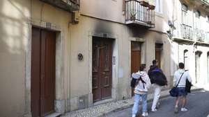 Comerciantes e residentes dizem que pouco mudou na Rua do Terreirinho, na Mouraria, em Lisboa, onde há um ano um incêndio num prédio fez duas vítimas mortais e 14 feridos, Lisboa, 29 de janeiro de 2024. “Mudou muito pouco”, constata o presidente da Junta de Freguesia de Santa Maria Maior, Miguel Coelho (ausente na fotografia), em conversa com a Lusa na Rua do Terreirinho, onde se destaca um alojamento local pintado de amarelo fresco. (ACOMPANHA TEXTO DE 01 DE FEVEREIRO DE 2024). ANTÓNIO COTRIM/LUSA