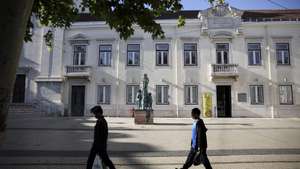 Fachada do edifício da Santa Casa da Misericórdia de Lisboa, 16 de abril de 2024. Museu de São Roque. Estátua do Padre António Vieira. CARLOS M. ALMEIDA/LUSA