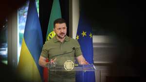 epa11375889 Ukraine's President Volodymyr Zelensky speaks during a joint statement after a meeting with and Portuguese Prime Minister Luis Montenegro (not pictured) at Sao Bento Palace in Lisbon, Portugal, 28 May 2024. President Zelensky is on a working visit to Portugal to strengthen bilateral relations, especially cooperation in the field of security and defense.  EPA/JOSE SENA GOULAO / POOL