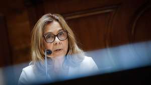 A ministra da Saúde, Ana Paula Martins, intervém na sua audição na Comissão de Saúde, a requerimento do Partido Socialista (PS), para prestar esclarecimentos sobre a demissão anunciada do Diretor Executivo do Serviço Nacional de Saúde (SNS), na Assembleia da República, em Lisboa, 05 de junho de 2024. ANTÓNIO PEDRO SANTOS/LUSA