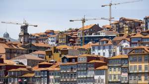 Vista de habitações na zona histórica do Porto, 13 de junho de 2024. JOSÉ COELHO/LUSA