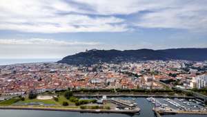 Vista geral da cidade de Viana do Castelo onde está a decorrer a demolição do prédio Coutinho, que começou a ser executada ao abrigo do programa Polis, para no local ser construído o futuro mercado municipal de Viana do Castelo, 3 de julho de 2022.  HUGO DELGADO/LUSA