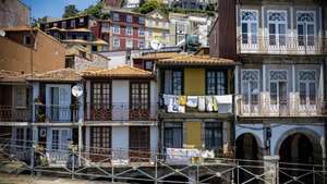 Vista de habitações na zona histórica do Porto, 13 de junho de 2024. JOSÉ COELHO/LUSA