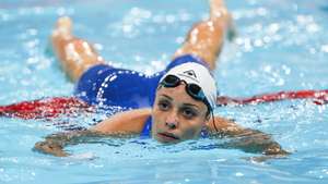 A nadadora Camila Ribeiro, no final da sua eliminatória na prova dos 200 metros costas a contar para os Jogos Olímpicos de Paris, em Paris, França, 01 de agosto de 2024. JOSÉ SENA GOULÃO/LUSA