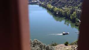 Douro internacional visto do Miradouro das Arribas, em Miranda do Douro, 03 de outubro de 2023. O concelho de Miranda do Douro ganhou dois novos miradouros que são autênticas varandas sobre a paisagem das arribas do Parque Natural do Douro Internacional, onde foram investidos cerca 300 mil euros nestes equipamentos enquadrados na paisagem. (ACOMPANHA TEXTO DA LUSA DO DIA 05 DE OUTUBRO DE 2023). FRANCISCO PINTO/LUSA