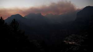 O incêndio rural na Madeira deflagrou na quarta-feira nas serras da Ribeira Brava, propagando-se no dia seguinte ao concelho de Câmara de Lobos, e, já no fim de semana, ao município da Ponta do Sol, Eira do Serrado, Câmara de Lobos, 20 de agosto de 2024. A Madeira registou, até às 12:00 de hoje, 4.392 hectares de área ardida, na sequência do incêndio que atinge a região desde quarta-feira, indicou o presidente do Serviço Regional de Proteção Civil (SRPC), António Nunes. HOMEM DE GOUVEIA/LUSA