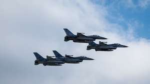 epa11299646 F-16 flight jets fly over Lisbon during the military ceremony marking the Carnation Revolution 50th anniversary, Portugal, 25 April 2024. Portugal celebrates the 50th anniversary of the Carnation Revolution that ended the authoritarian regime of Estado Novo (New State) that ruled the country between 1926 to 1974.  EPA/ANTONIO PEDRO SANTOS