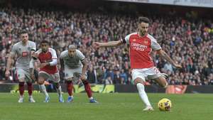 epa10945479 Fabio Vieira of Arsenal scores his sides fourth goal from the penalty spot during the English Premier League match between Arsenal and Sheffield United in London, Britain, 28 October 2023.  EPA/VINCE MIGNOTT No use with unauthorized audio, video, data, fixture lists, club/league logos, &#039;live&#039; services&#039; or as NFTs. Online in-match use limited to 120 images, no video emulation. No use in betting, games or single club/league/player publications.