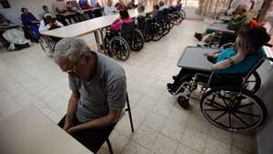 epa02550134 (08/08) A photograph released on 26 January 2011, ahead of International Holocaust Remembrance Day, which falls on 27 January 2011, shows Holocaust survivors in the Shaar Menashe Mental Health Center in Pardes Hanna, Israel, 21 November 2010. Israel maintains the Shaar Menashe Mental Health Center solely for Holocaust survivors, which now holds some 70 patients. Most of the Israelis here suffered trauma as children during World War II and survived the death camps of the Nazis to suffer mental anguish for the remainder of their lives, often going from one mental institution to another, and never establishing families after immigrating to Israel in the post World War II years. There are some 230,000 Holocaust survivors living in Israel today and it is estimated  that some 10 per cent of them need some mental treatment.  EPA/GILI YAARI ISRAEL OUT ***PLEASE REFER TO THE ADVISORY NOTICE (epa02550125) FOR COMPLETE FEATURE TEXT***