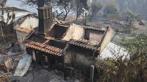 Uma habitação ardida em Macieira, Vila Maior, São Pedro do Sul, Viseu, 18 de setembro de 2024. Sete pessoas morreram e 40 ficaram feridas, duas com gravidade, nos incêndios que atingem desde domingo as regiões Norte e Centro do país, nos distritos de Aveiro, Porto, Vila Real e Viseu, e que destruíram dezenas de casas e obrigaram a cortar estradas e autoestradas, como a A1, A25 e A13. PAULO NOVAIS/LUSA