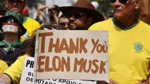 epa11592364 Supporters of former Brazilian President Jair Bolsonaro take part in a demonstration on Paulista Avenue in Sao Paulo, Brazil, 07 September 2024. Supporters of Bolsonaro rallied in the heart of Sao Paulo to demand the dismissal of the Supreme Court judge who suspended the social network X, due to Elon Musk&#039;s continued contempt of court.  EPA/Sebastiao Moreira