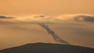 epaselect epa11655092 Projectiles are launched from southern Lebanon towards Israel, as seen from an undisclosed location in the Galilee, northern Israel, 11 October 2024. Israel's military stated that around 20 projectiles were identified crossing from Lebanon into Israeli territory in the Upper Galilee area on 11 October. Israeli fighter jets struck 'several Hezbollah launchers' from which rockets were fired toward northern Israel, the statement added.  EPA/ATEF SAFADI