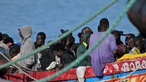 epa11654535 152 sub-saharans migrants acompanied by Maritime Rescue, arrive in a boat to La Restinga Port, in Canary Island, 11 October 2024.  EPA/Gelmert Finol