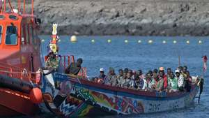 epaselect epa11652823 Some of 158 migrants are assisted by the Spanish Salvamento Maritimo as they arrive to La Restinga harbor in Tenerife, the Canaries, Spain, 10 October 2024.  EPA/Gelmert Finol