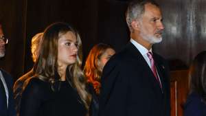 epa11680896 Spain's King Felipe VI (R) and Princess Leonor attend the traditional Princess of Asturias Awards Concert at the Principe Felipe Auditorium in Oviedo, Spain, 24 October 2024. The Princess of Asturias Awards are presented annually to individuals or organizations from around the world for their achievements in science, arts, literature, humanities, and sports. The 2024 Princess of Asturias awarding ceremony will be held at Oviedo's Campoamor Theater on 25 October.  EPA/BALLESTEROS