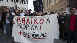 Manifestação pelas propinas