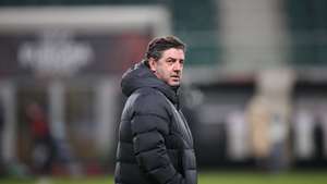 epa09629920 FC Spartak Moscow's head coach Rui Vitoria leads his team's training session in Warsaw, Poland, 08 December 2021. Spartak will face Legia Warsaw in their UEFA Europa League soccer match on 09 December.  EPA/LESZEK SZYMANSKI POLAND OUT