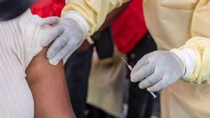 epa11644023 A medical staff prepares to innoculate a person for smallpox and mpox with a vaccine made by Danish drugmaker Bavarian Nordic in a symbolic start of the mpox vaccination campaign at Goma General Hospital, in Goma, Democratic Republic of Congo, 05 October 2024. The Democratic Republic of Congo received 265,000 doses of the MVA-BN vaccine donated by the European Commission's Health Emergency Preparedness and Response Authority, Gavi, the Vaccine Alliance, and the US government. According to the RDC Health Minister Samuel-Roger Kamba, the country has recorded more than 30,000 mpox cases, with 988 deaths.  EPA/MOISE KASEREKA