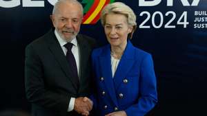 epa11726435 Brazilian President Luiz Inacio Lula da Silva (L) and European Commission President Ursula von der Leyen pose before a bilateral meeting, one day before the start of the G20 summit, at Copacabana Fort in Rio de Janeiro, Brazil, 17 November 2024. The Group of Twenty (G20) Leaders' Summit is set to take place in Rio de Janeiro on 18 and 19 November 2024.  EPA/SEBASTIAO MOREIRA