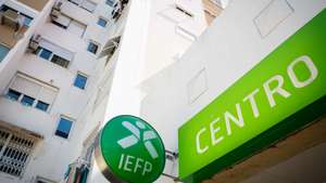 Símbolo do IEFP, no Centro de Emprego da Avenida 5 de Outubro, em Lisboa, 12 de agosto de 2024. Trabalho. Emprego. Desemprego. ANTÓNIO PEDRO SANTOS/LUSA