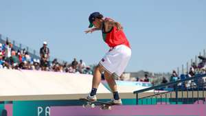 O skater português Gustavo Ribeiro durante a sua eliminatória da prova de Street Skate a contar para os Jogos Olímpicos de Paris, que decorrem na cidade entre 29 de julho e 11 de agosto, em Paris, França, 29 de julho de 2024. JOSÉ SENA GOULÃO/LUSA